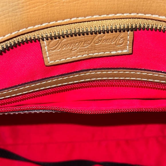 Dooney & Bourke Tan Embossed Logo Retro Grafica Graffiti Russel Large Tote - Picture 4 of 5